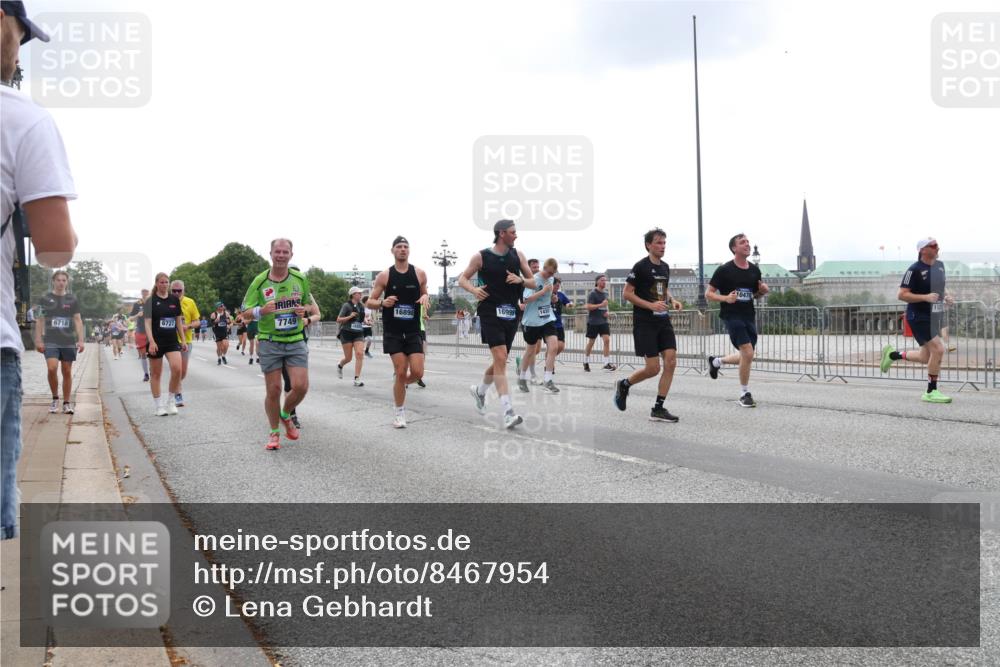 29.06.2025 - hella hamburg halbmarathon Lena Gebhardt http://msf.ph/oto/8467954 29.06.2025 10:32:42 Lombardsbrücke 16898, 16999, 6718, 6727, 7749, 1430, 1078, 1199, 1237, 1640, 1732, 2059, 2276, 3022, 3365, 3422, 3653, 3660, 3670, 3707, 3708, 3753, 3778, 4365, 4446, 4555, 4857, 5783, 5871, 5941, 6040, 6228, 6312, 6315, 6861, 7308, 7309, 7387, 7468, 7531, 7633, 7702, 7749, 7750, 8124, 8127, 8170, 8175, 8303, 8625, 8787, 8839, 8840, 8914, 8993, 9010, 9034, 9125, 9188, 9206, 9471, 9542, 9768, 10002, 10013, 10048, 10277, 11756, 12423, 12424 meine-sportfotos.de