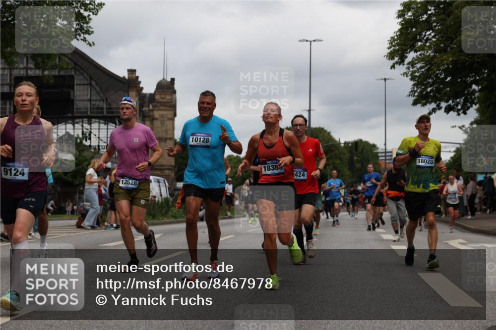 29.06.2025 - hella hamburg halbmarathon Yannick Fuchs http://msf.ph/oto/8467978 29.06.2025 10:57:26 20KM 1184, 1316, 1722, 1724, 1940, 1992, 2424, 3360, 4370, 4665, 5305, 5511, 5734, 6631, 7243, 7333, 8469, 8478, 8822, 9124, 9439, 9681, 9899, 10128, 10766, 10866, 11402, 11527, 11771, 12315, 12316, 12513, 13528, 13551, 14313, 15137, 15516, 15550, 16371, 16426, 16478, 16639, 16872, 17071, 17757, 17890, 17894, 18028, 18122, 18355, 18452 meine-sportfotos.de
