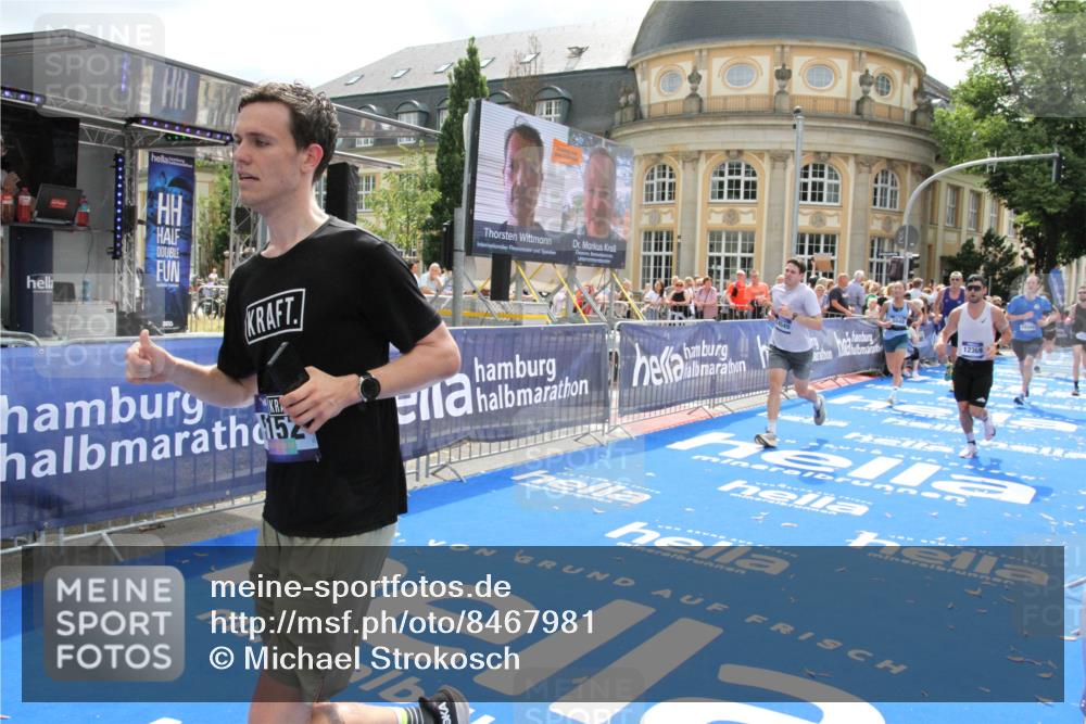 29.06.2025 - hella hamburg halbmarathon Michael Strokosch http://msf.ph/oto/8467981 29.06.2025 10:34:49 Ziel 1217, 1562, 2879, 5048, 5152, 5554, 8395, 12369, 14289, 14388, 14549, 14603, 14629, 15991, 17014, 18237 meine-sportfotos.de