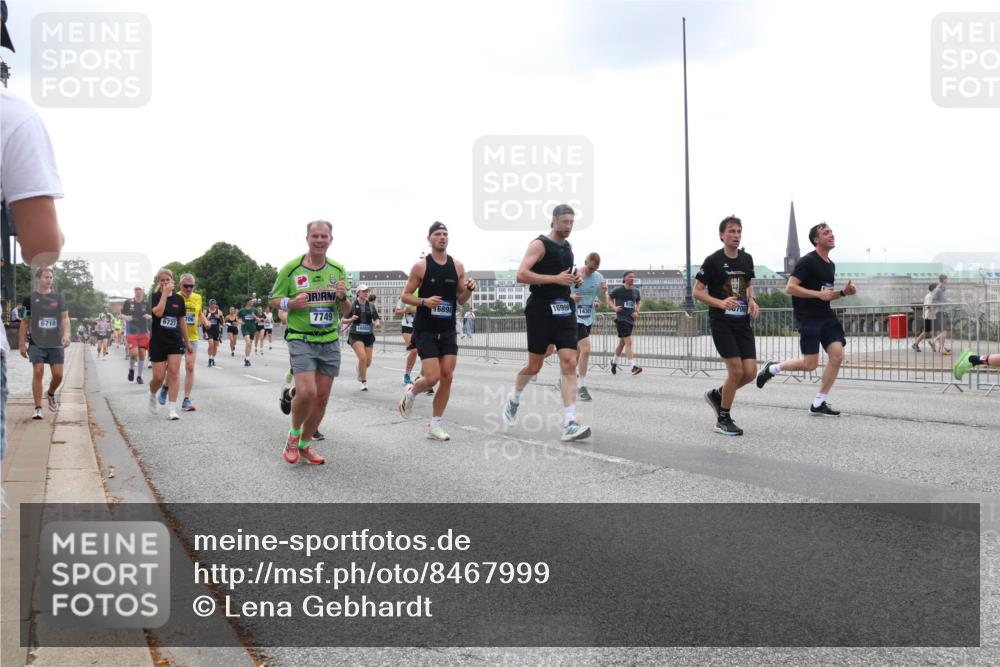 29.06.2025 - hella hamburg halbmarathon Lena Gebhardt http://msf.ph/oto/8467999 29.06.2025 10:32:42 Lombardsbrücke 6718, 6727, 7749, 10203, 16898, 16999, 1078, 1199, 1237, 1640, 1732, 2059, 2276, 3022, 3365, 3422, 3653, 3660, 3670, 3707, 3708, 3753, 3778, 4365, 4446, 4555, 4857, 5783, 5871, 5941, 6040, 6228, 6312, 6315, 6861, 7308, 7309, 7387, 7468, 7531, 7633, 7702, 7749, 7750, 8124, 8127, 8170, 8175, 8303, 8625, 8787, 8839, 8840, 8914, 8993, 9010, 9034, 9125, 9188, 9206, 9471, 9542, 9768, 10002, 10013, 10048, 10277, 11756, 12423, 12424 meine-sportfotos.de