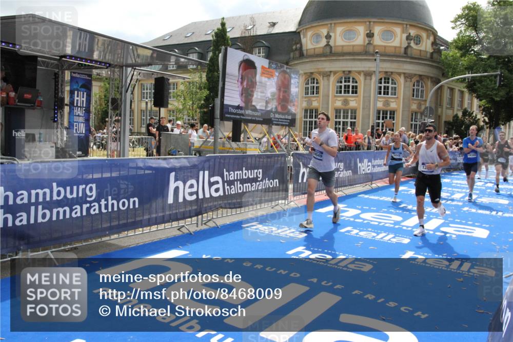 29.06.2025 - hella hamburg halbmarathon Michael Strokosch http://msf.ph/oto/8468009 29.06.2025 10:34:49 Ziel 1217, 1562, 2879, 5048, 5152, 5554, 8395, 12369, 14289, 14388, 14549, 14603, 14629, 15991, 17014, 18237 meine-sportfotos.de