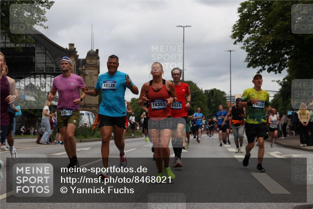 29.06.2025 - hella hamburg halbmarathon Yannick Fuchs http://msf.ph/oto/8468021 29.06.2025 10:57:26 20KM 1184, 1316, 1722, 1724, 1940, 1992, 2424, 3360, 4370, 4665, 5305, 5511, 5734, 6631, 7243, 7333, 8469, 8478, 8822, 9124, 9439, 9681, 9899, 10128, 10766, 10866, 11402, 11527, 11771, 12315, 12316, 12513, 13528, 13551, 14313, 15137, 15516, 15550, 16371, 16426, 16478, 16639, 16872, 17071, 17757, 17890, 17894, 18028, 18122, 18355, 18452 meine-sportfotos.de