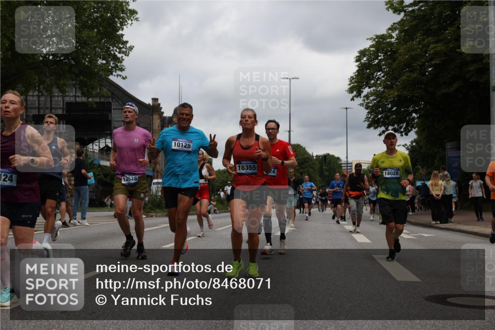 29.06.2025 - hella hamburg halbmarathon Yannick Fuchs http://msf.ph/oto/8468071 29.06.2025 10:57:26 20KM 1184, 1316, 1722, 1724, 1940, 1992, 2424, 3360, 4370, 4665, 5305, 5511, 5734, 6631, 7243, 7333, 8469, 8478, 8822, 9124, 9439, 9681, 9899, 10128, 10766, 10866, 11402, 11527, 11771, 12315, 12316, 12513, 13528, 13551, 14313, 15137, 15516, 15550, 16371, 16426, 16478, 16639, 16872, 17071, 17757, 17890, 17894, 18028, 18122, 18355, 18452 meine-sportfotos.de