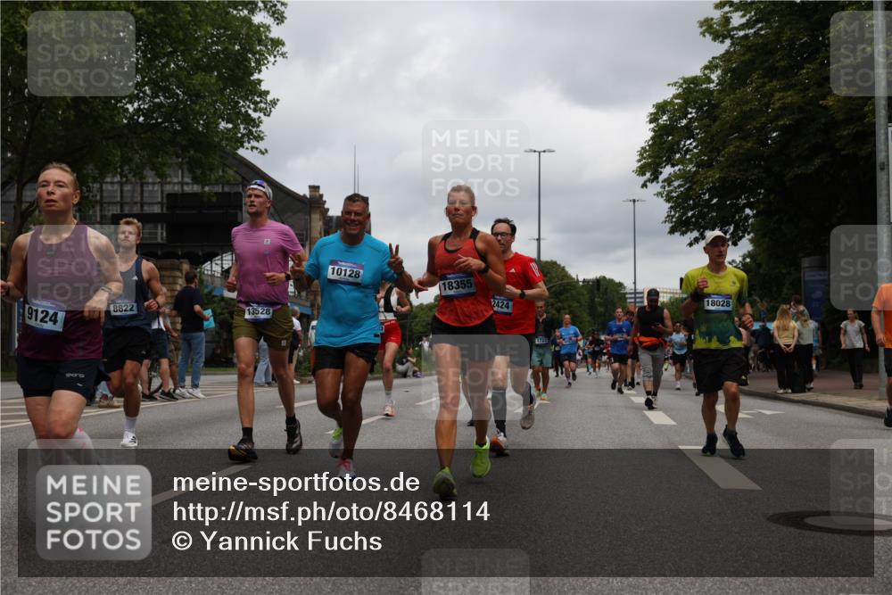 29.06.2025 - hella hamburg halbmarathon Yannick Fuchs http://msf.ph/oto/8468114 29.06.2025 10:57:26 20KM 1184, 1316, 1722, 1724, 1940, 1992, 2424, 3360, 4370, 4665, 5305, 5511, 5734, 6631, 7243, 7333, 8469, 8478, 8822, 9124, 9439, 9681, 9899, 10128, 10766, 10866, 11402, 11527, 11771, 12315, 12316, 12513, 13528, 13551, 14313, 15137, 15516, 15550, 16371, 16426, 16478, 16639, 16872, 17071, 17757, 17890, 17894, 18028, 18122, 18355, 18452 meine-sportfotos.de
