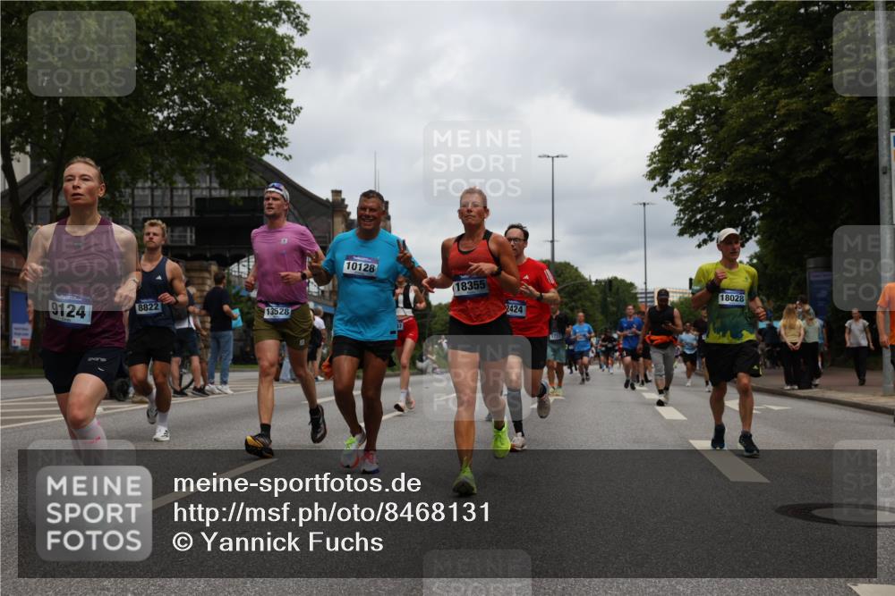 29.06.2025 - hella hamburg halbmarathon Yannick Fuchs http://msf.ph/oto/8468131 29.06.2025 10:57:26 20KM 1184, 1316, 1722, 1724, 1940, 1992, 2424, 3360, 4370, 4665, 5305, 5511, 5734, 6631, 7243, 7333, 8469, 8478, 8822, 9124, 9439, 9681, 9899, 10128, 10766, 10866, 11402, 11527, 11771, 12315, 12316, 12513, 13528, 13551, 14313, 15137, 15516, 15550, 16371, 16426, 16478, 16639, 16872, 17071, 17757, 17890, 17894, 18028, 18122, 18355, 18452 meine-sportfotos.de