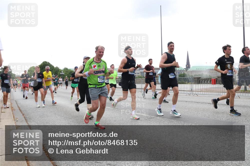 29.06.2025 - hella hamburg halbmarathon Lena Gebhardt http://msf.ph/oto/8468135 29.06.2025 10:32:43 Lombardsbrücke 6727, 6718, 1001, 7749, 10898, 17167, 1699, 18706, 1078, 1199, 1237, 1640, 1732, 2059, 2276, 3365, 3391, 3422, 3653, 3660, 3670, 3707, 3708, 3753, 3778, 4365, 4446, 4555, 4857, 5110, 5783, 5871, 5941, 6040, 6228, 6312, 6315, 6861, 7308, 7309, 7387, 7468, 7531, 7633, 7702, 7749, 7750, 7982, 8124, 8127, 8170, 8175, 8303, 8625, 8787, 8839, 8840, 8914, 8993, 9010, 9034, 9125, 9143, 9188, 9206, 9471, 9542, 9768, 10002, 10013, 10048, 10277, 11756, 12423, 12424 meine-sportfotos.de