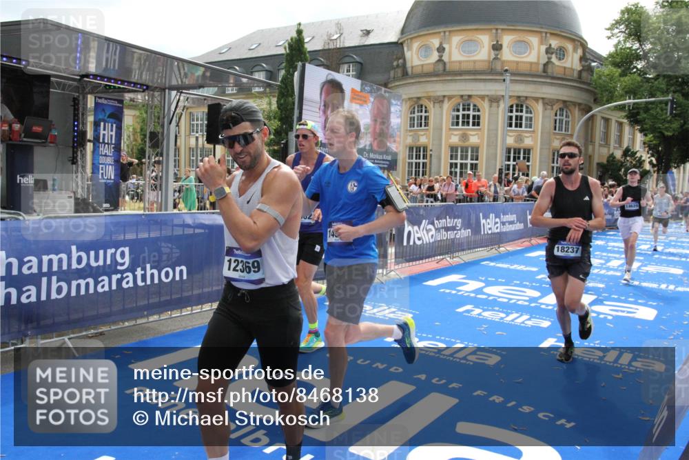 29.06.2025 - hella hamburg halbmarathon Michael Strokosch http://msf.ph/oto/8468138 29.06.2025 10:34:52 Ziel 1217, 1562, 2879, 5048, 7466, 12204, 12369, 14388, 14549, 14629, 14952, 15991, 18237, 18419, 18837 meine-sportfotos.de