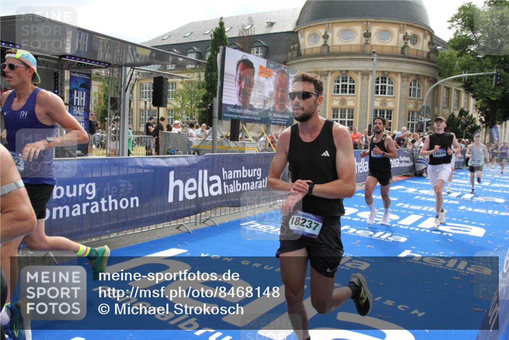 29.06.2025 - hella hamburg halbmarathon Michael Strokosch http://msf.ph/oto/8468148 29.06.2025 10:34:52 Ziel 1217, 1562, 2879, 5048, 7466, 12204, 12369, 14388, 14549, 14629, 14952, 15991, 18237, 18419, 18837 meine-sportfotos.de