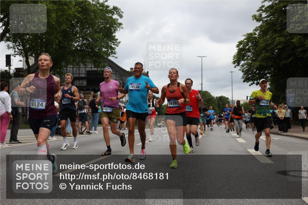 29.06.2025 - hella hamburg halbmarathon Yannick Fuchs http://msf.ph/oto/8468181 29.06.2025 10:57:27 20KM 1184, 1316, 1722, 1724, 1940, 1992, 2424, 3360, 4370, 4665, 5305, 5511, 5734, 6631, 7243, 7333, 8469, 8478, 8822, 9124, 9439, 9681, 9899, 10128, 10705, 10766, 10866, 11402, 11527, 11657, 11771, 12315, 12316, 12513, 13171, 13528, 13551, 14313, 15137, 15516, 15550, 16371, 16426, 16478, 16639, 16872, 17071, 17757, 17890, 17894, 18028, 18122, 18355, 18452 meine-sportfotos.de