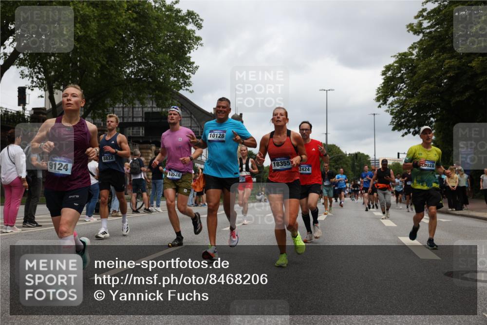 29.06.2025 - hella hamburg halbmarathon Yannick Fuchs http://msf.ph/oto/8468206 29.06.2025 10:57:27 20KM 1184, 1316, 1722, 1724, 1940, 1992, 2424, 3360, 4370, 4665, 5305, 5511, 5734, 6631, 7243, 7333, 8469, 8478, 8822, 9124, 9439, 9681, 9899, 10128, 10705, 10766, 10866, 11402, 11527, 11657, 11771, 12315, 12316, 12513, 13171, 13528, 13551, 14313, 15137, 15516, 15550, 16371, 16426, 16478, 16639, 16872, 17071, 17757, 17890, 17894, 18028, 18122, 18355, 18452 meine-sportfotos.de