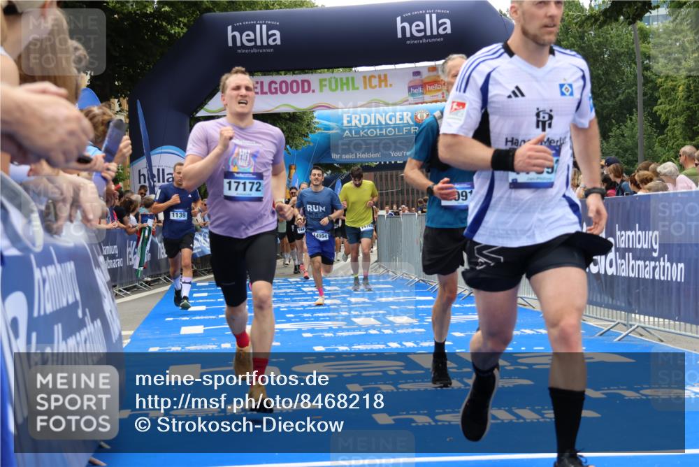 29.06.2025 - hella hamburg halbmarathon Strokosch-Dieckow http://msf.ph/oto/8468218 29.06.2025 10:46:53 Ziel 1139, 1689, 4091, 10122, 11858, 13728, 13940, 14385, 14415, 14449, 14594, 15825, 16081, 17172, 17353, 17492, 17669, 17892, 17979, 19105 meine-sportfotos.de