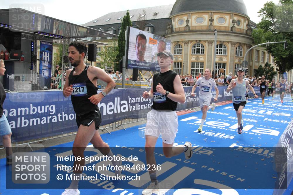 29.06.2025 - hella hamburg halbmarathon Michael Strokosch http://msf.ph/oto/8468236 29.06.2025 10:34:53 Ziel 1217, 1562, 2879, 4477, 5048, 7466, 12204, 14388, 14629, 14952, 15991, 18183, 18237, 18419, 18837 meine-sportfotos.de
