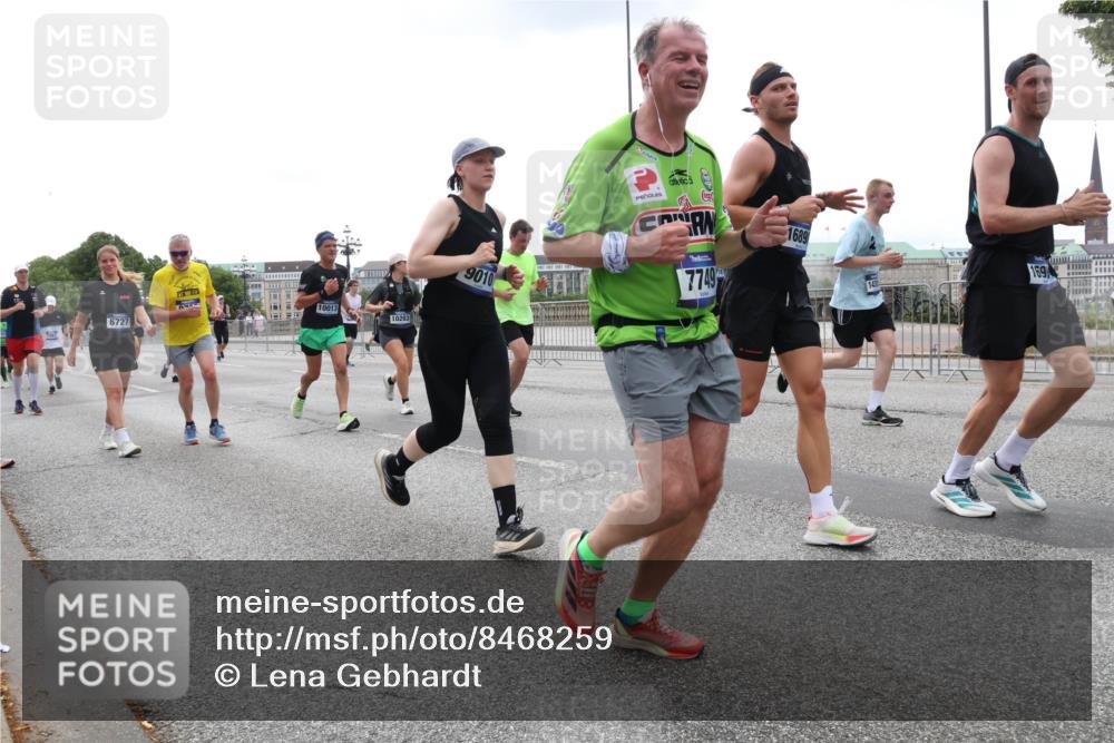 29.06.2025 - hella hamburg halbmarathon Lena Gebhardt http://msf.ph/oto/8468259 29.06.2025 10:32:43 Lombardsbrücke 6727, 10013, 10203, 9010, 7749, 1689, 169, 1078, 1199, 1237, 1640, 1732, 2059, 2276, 3365, 3391, 3422, 3653, 3660, 3670, 3707, 3708, 3753, 3778, 4365, 4446, 4555, 4857, 5110, 5783, 5871, 5941, 6040, 6228, 6312, 6315, 6861, 7308, 7309, 7387, 7468, 7531, 7633, 7702, 7749, 7750, 7982, 8124, 8127, 8170, 8175, 8303, 8625, 8787, 8839, 8840, 8914, 8993, 9010, 9034, 9125, 9143, 9188, 9206, 9471, 9542, 9768, 10002, 10013, 10048, 10277, 11756, 12423, 12424 meine-sportfotos.de