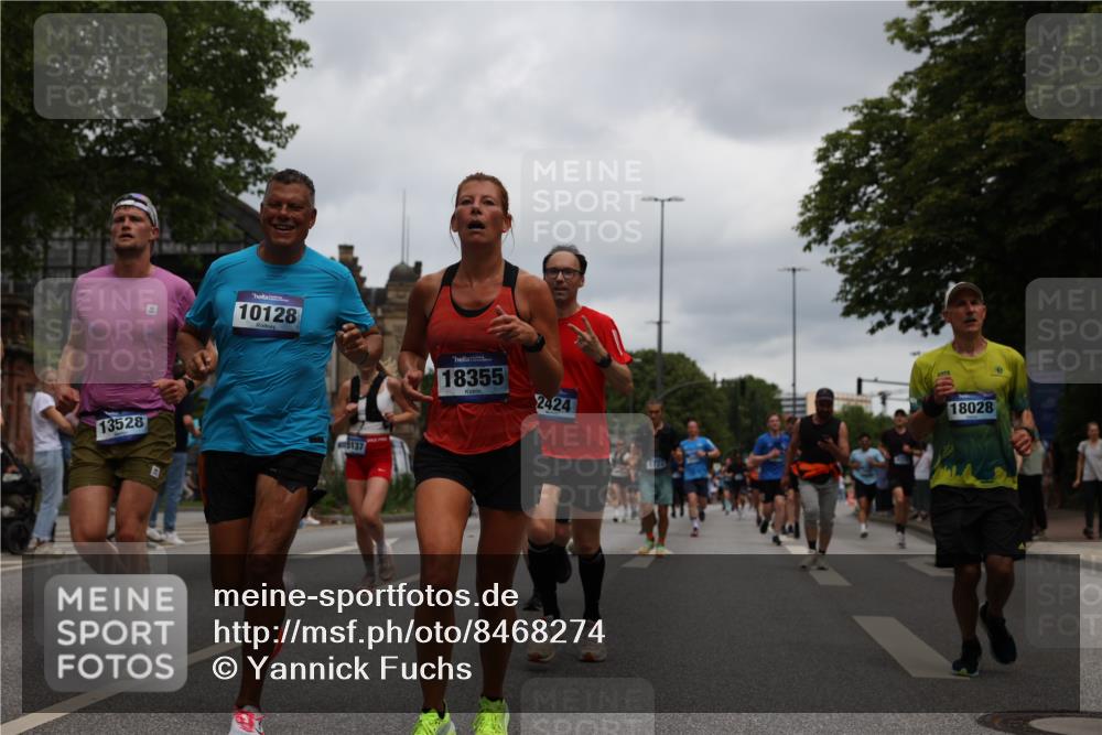 29.06.2025 - hella hamburg halbmarathon Yannick Fuchs http://msf.ph/oto/8468274 29.06.2025 10:57:27 20KM 1184, 1316, 1722, 1724, 1940, 1992, 2424, 3360, 4370, 4665, 5305, 5511, 5734, 6631, 7243, 7333, 8469, 8478, 8822, 9124, 9439, 9681, 9899, 10128, 10705, 10766, 10866, 11402, 11527, 11657, 11771, 12315, 12316, 12513, 13171, 13528, 13551, 14313, 15137, 15516, 15550, 16371, 16426, 16478, 16639, 16872, 17071, 17757, 17890, 17894, 18028, 18122, 18355, 18452 meine-sportfotos.de