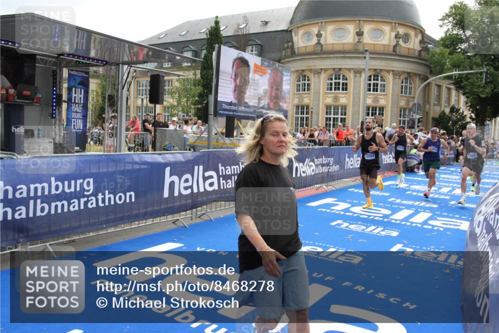 29.06.2025 - hella hamburg halbmarathon Michael Strokosch http://msf.ph/oto/8468278 29.06.2025 10:34:56 Ziel 2879, 4477, 6704, 7466, 8864, 12204, 12751, 14629, 14952, 15991, 16140, 16712, 17643, 18183, 18220, 18419, 18837 meine-sportfotos.de