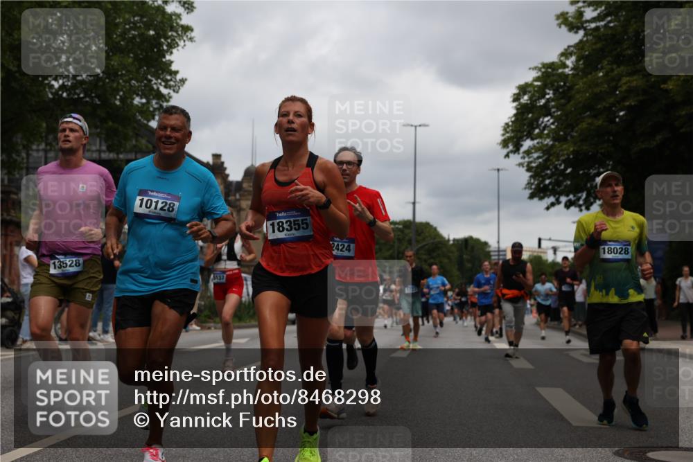 29.06.2025 - hella hamburg halbmarathon Yannick Fuchs http://msf.ph/oto/8468298 29.06.2025 10:57:27 20KM 1184, 1316, 1722, 1724, 1940, 1992, 2424, 3360, 4370, 4665, 5305, 5511, 5734, 6631, 7243, 7333, 8469, 8478, 8822, 9124, 9439, 9681, 9899, 10128, 10705, 10766, 10866, 11402, 11527, 11657, 11771, 12315, 12316, 12513, 13171, 13528, 13551, 14313, 15137, 15516, 15550, 16371, 16426, 16478, 16639, 16872, 17071, 17757, 17890, 17894, 18028, 18122, 18355, 18452 meine-sportfotos.de