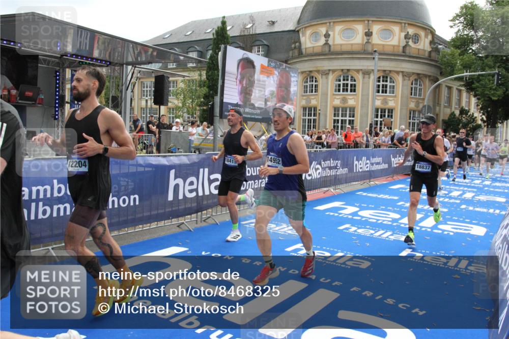29.06.2025 - hella hamburg halbmarathon Michael Strokosch http://msf.ph/oto/8468325 29.06.2025 10:34:57 Ziel 4477, 6704, 7466, 8864, 12204, 12751, 14952, 15902, 16140, 16177, 16712, 17643, 18183, 18220, 18419, 18837 meine-sportfotos.de