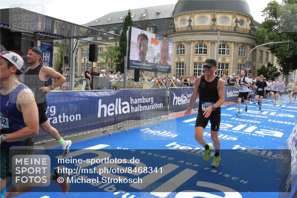 29.06.2025 - hella hamburg halbmarathon Michael Strokosch http://msf.ph/oto/8468341 29.06.2025 10:34:58 Ziel 4477, 6704, 7466, 8864, 12044, 12204, 12751, 14952, 15391, 15902, 16140, 16177, 16712, 17643, 18183, 18220, 18419, 18837 meine-sportfotos.de