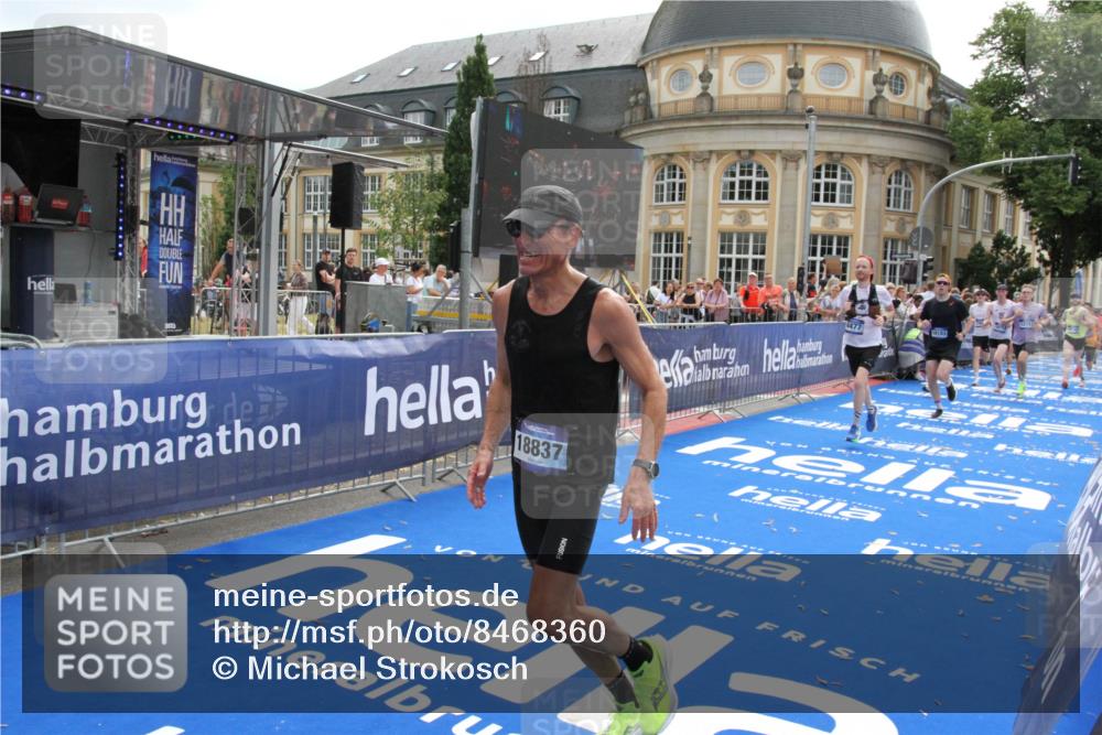 29.06.2025 - hella hamburg halbmarathon Michael Strokosch http://msf.ph/oto/8468360 29.06.2025 10:34:58 Ziel 4477, 6704, 7466, 8864, 12044, 12204, 12751, 14952, 15391, 15902, 16140, 16177, 16712, 17643, 18183, 18220, 18419, 18837 meine-sportfotos.de