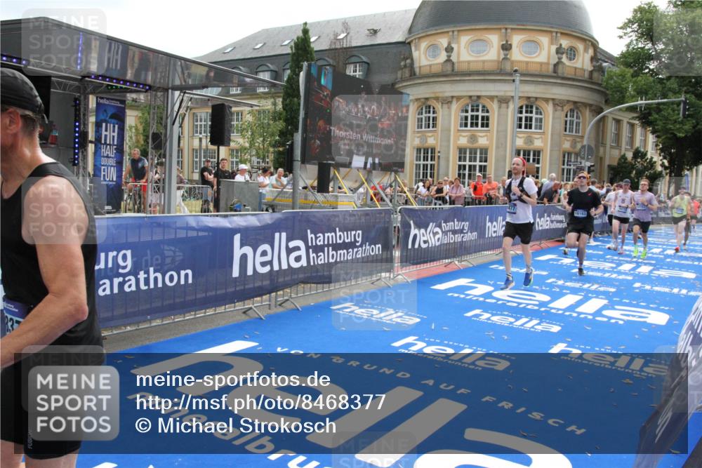 29.06.2025 - hella hamburg halbmarathon Michael Strokosch http://msf.ph/oto/8468377 29.06.2025 10:34:58 Ziel 4477, 6704, 7466, 8864, 12044, 12204, 12751, 14952, 15391, 15902, 16140, 16177, 16712, 17643, 18183, 18220, 18419, 18837 meine-sportfotos.de