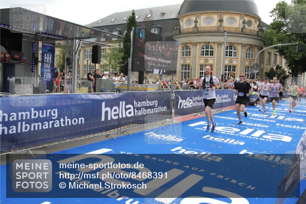 29.06.2025 - hella hamburg halbmarathon Michael Strokosch http://msf.ph/oto/8468391 29.06.2025 10:34:59 Ziel 4477, 6704, 7466, 8864, 12044, 12204, 12751, 14952, 15391, 15902, 16140, 16177, 16712, 17643, 18183, 18220, 18419, 18837 meine-sportfotos.de