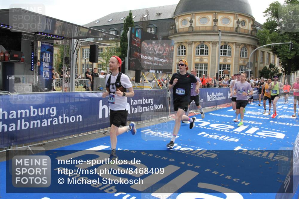 29.06.2025 - hella hamburg halbmarathon Michael Strokosch http://msf.ph/oto/8468409 29.06.2025 10:35:00 Ziel 4477, 6704, 8864, 12044, 12751, 15391, 15902, 16140, 16177, 16712, 17643, 18183, 18220, 18837 meine-sportfotos.de