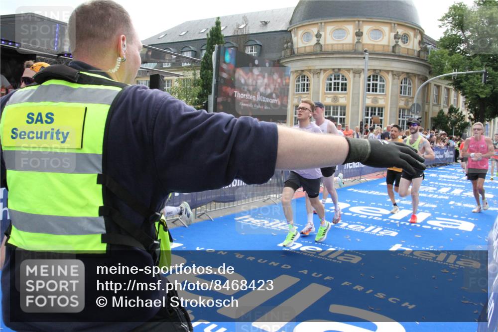 29.06.2025 - hella hamburg halbmarathon Michael Strokosch http://msf.ph/oto/8468423 29.06.2025 10:35:00 Ziel 4477, 6704, 8864, 12044, 12751, 15391, 15902, 16140, 16177, 16712, 17643, 18183, 18220, 18837 meine-sportfotos.de