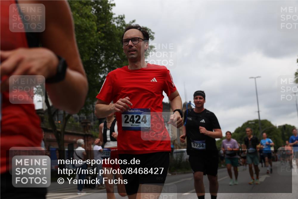 29.06.2025 - hella hamburg halbmarathon Yannick Fuchs http://msf.ph/oto/8468427 29.06.2025 10:57:28 20KM 1184, 1316, 1722, 1724, 1940, 1992, 2424, 3360, 4370, 4665, 5305, 5511, 5734, 6631, 7243, 7333, 8469, 8822, 9124, 9439, 9681, 9899, 10128, 10705, 10766, 10866, 11527, 11657, 11771, 12315, 12316, 12513, 13171, 13528, 13551, 14135, 14313, 14493, 15137, 15516, 15550, 16426, 16478, 16639, 16872, 17071, 17437, 17757, 17890, 17894, 18028, 18122, 18355, 18452 meine-sportfotos.de