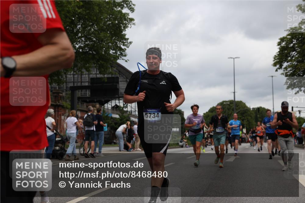 29.06.2025 - hella hamburg halbmarathon Yannick Fuchs http://msf.ph/oto/8468480 29.06.2025 10:57:29 20KM 1184, 1316, 1722, 1724, 1940, 1992, 2424, 3360, 4370, 5305, 5734, 6631, 7243, 7333, 8469, 8822, 9124, 9439, 9681, 9899, 10128, 10705, 10766, 10866, 11527, 11657, 11771, 12315, 12316, 12513, 13171, 13528, 13551, 14135, 14313, 14493, 15137, 15516, 15550, 16426, 16478, 16639, 16872, 17071, 17437, 17757, 17890, 17894, 18028, 18122, 18355, 18452 meine-sportfotos.de
