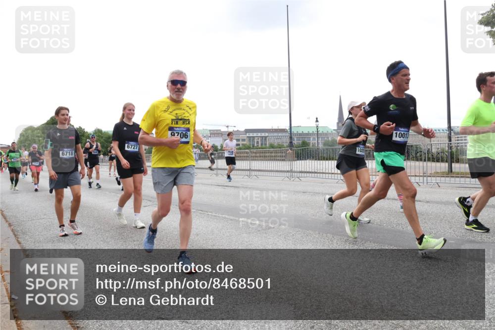 29.06.2025 - hella hamburg halbmarathon Lena Gebhardt http://msf.ph/oto/8468501 29.06.2025 10:32:45 Lombardsbrücke 7750, 6727, 1020, 6718, 10013, 1078, 1199, 1237, 1640, 1732, 2059, 2276, 2959, 3365, 3391, 3422, 3653, 3660, 3670, 3708, 3753, 4096, 4365, 4446, 4555, 4857, 5110, 5783, 5871, 5941, 6040, 6228, 6312, 6315, 6861, 7308, 7309, 7387, 7468, 7531, 7633, 7702, 7749, 7750, 7982, 8124, 8127, 8170, 8303, 8625, 8787, 8839, 8840, 8914, 8993, 9010, 9034, 9125, 9143, 9188, 9471, 9542, 9768, 10002, 10013, 10048, 10277, 11260, 11756, 12423, 12424, 14305 meine-sportfotos.de