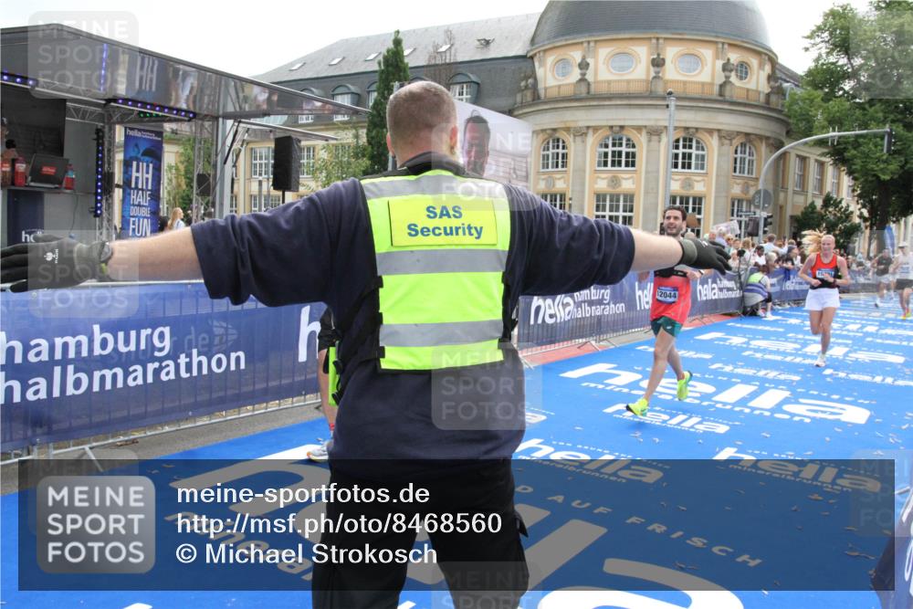 29.06.2025 - hella hamburg halbmarathon Michael Strokosch http://msf.ph/oto/8468560 29.06.2025 10:35:04 Ziel 7972, 8864, 8901, 12044, 15391, 15902, 16140, 16177, 16963, 17643, 18220 meine-sportfotos.de
