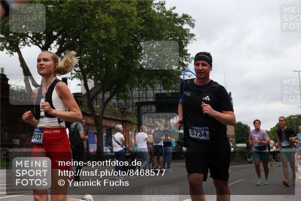 29.06.2025 - hella hamburg halbmarathon Yannick Fuchs http://msf.ph/oto/8468577 29.06.2025 10:57:29 20KM 1184, 1316, 1722, 1724, 1940, 1992, 2424, 3360, 4370, 5305, 5734, 6631, 7243, 7333, 8469, 8822, 9124, 9439, 9681, 9899, 10128, 10705, 10766, 10866, 11527, 11657, 11771, 12315, 12316, 12513, 13171, 13528, 13551, 14135, 14313, 14493, 15137, 15516, 15550, 16426, 16478, 16639, 16872, 17071, 17437, 17757, 17890, 17894, 18028, 18122, 18355, 18452 meine-sportfotos.de