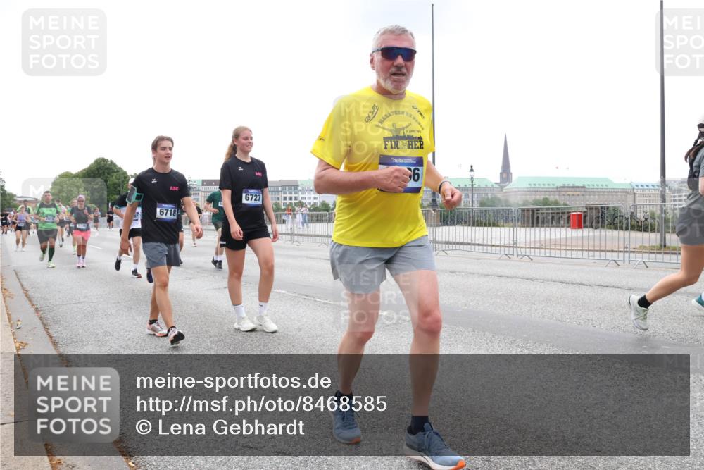 29.06.2025 - hella hamburg halbmarathon Lena Gebhardt http://msf.ph/oto/8468585 29.06.2025 10:32:46 Lombardsbrücke 7750, 6727, 6718, 15, 2012, 6, 1078, 1199, 1237, 1640, 1732, 2059, 2276, 2959, 3365, 3391, 3422, 3653, 3660, 3670, 3708, 3753, 4096, 4446, 4555, 4857, 5110, 5783, 5871, 5941, 6040, 6228, 6312, 6315, 6861, 7308, 7309, 7387, 7468, 7531, 7633, 7702, 7749, 7750, 7982, 8124, 8127, 8170, 8303, 8625, 8787, 8839, 8840, 8914, 8993, 9010, 9034, 9125, 9143, 9188, 9471, 9542, 9768, 10002, 10013, 10048, 10277, 11260, 11756, 12423, 12424, 14305, 14743 meine-sportfotos.de