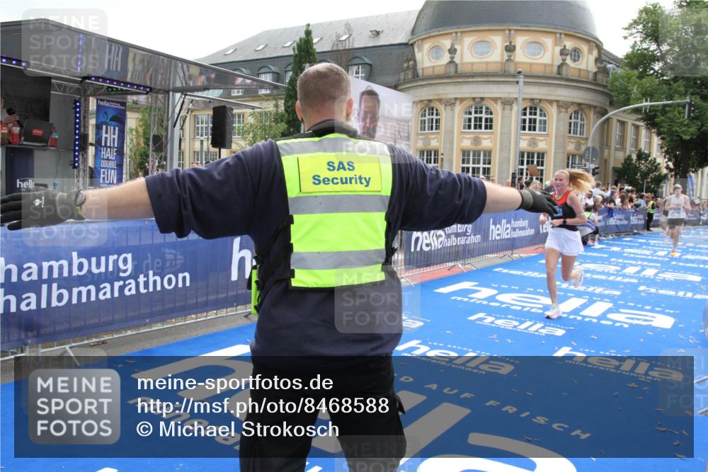 29.06.2025 - hella hamburg halbmarathon Michael Strokosch http://msf.ph/oto/8468588 29.06.2025 10:35:05 Ziel 7972, 8901, 12044, 14069, 15391, 15902, 16177, 16963, 16964 meine-sportfotos.de