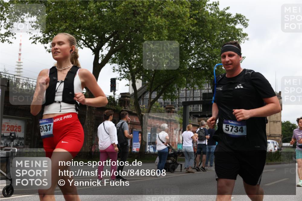 29.06.2025 - hella hamburg halbmarathon Yannick Fuchs http://msf.ph/oto/8468608 29.06.2025 10:57:29 20KM 1184, 1316, 1722, 1724, 1940, 1992, 2424, 3360, 4370, 5305, 5734, 6631, 7243, 7333, 8469, 8822, 9124, 9439, 9681, 9899, 10128, 10705, 10766, 10866, 11527, 11657, 11771, 12315, 12316, 12513, 13171, 13528, 13551, 14135, 14313, 14493, 15137, 15516, 15550, 16426, 16478, 16639, 16872, 17071, 17437, 17757, 17890, 17894, 18028, 18122, 18355, 18452 meine-sportfotos.de