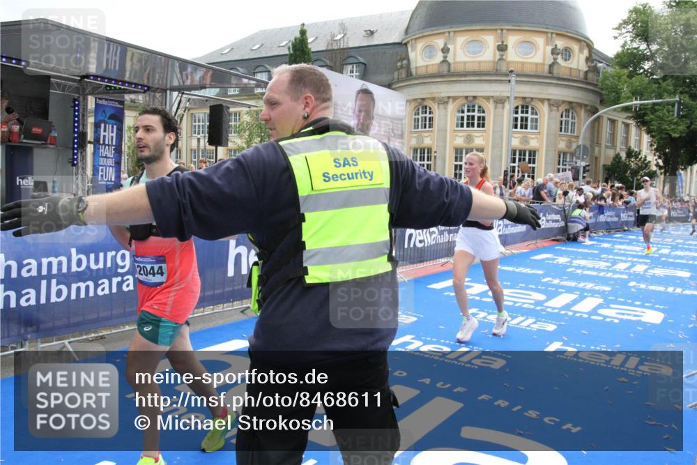 29.06.2025 - hella hamburg halbmarathon Michael Strokosch http://msf.ph/oto/8468611 29.06.2025 10:35:05 Ziel 7972, 8901, 12044, 14069, 15391, 15902, 16177, 16963, 16964 meine-sportfotos.de