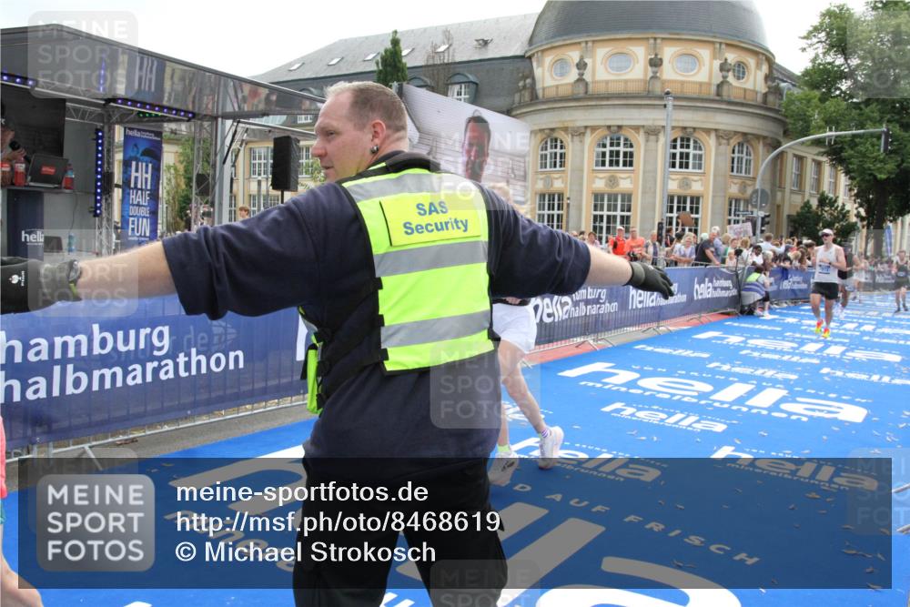 29.06.2025 - hella hamburg halbmarathon Michael Strokosch http://msf.ph/oto/8468619 29.06.2025 10:35:05 Ziel 7972, 8901, 12044, 14069, 15391, 15902, 16177, 16963, 16964 meine-sportfotos.de