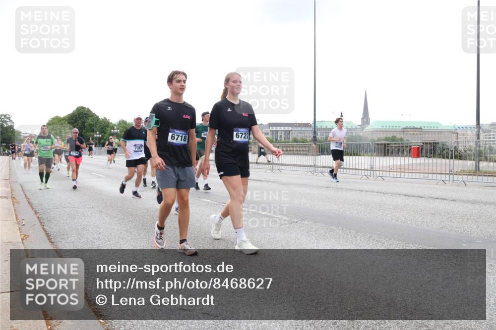 29.06.2025 - hella hamburg halbmarathon Lena Gebhardt http://msf.ph/oto/8468627 29.06.2025 10:32:46 Lombardsbrücke 7750, 7387, 6718, 189, 6727, 1078, 1199, 1237, 1640, 1732, 2059, 2276, 2959, 3365, 3391, 3422, 3653, 3660, 3670, 3708, 3753, 4096, 4446, 4555, 4857, 5110, 5783, 5871, 5941, 6040, 6228, 6312, 6315, 6861, 7308, 7309, 7387, 7468, 7531, 7633, 7702, 7749, 7750, 7982, 8124, 8127, 8170, 8303, 8625, 8787, 8839, 8840, 8914, 8993, 9010, 9034, 9125, 9143, 9188, 9471, 9542, 9768, 10002, 10013, 10048, 10277, 11260, 11756, 12423, 12424, 14305, 14743 meine-sportfotos.de