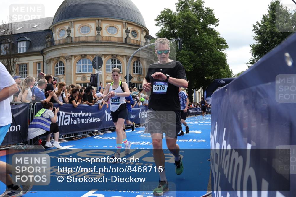 29.06.2025 - hella hamburg halbmarathon Strokosch-Dieckow http://msf.ph/oto/8468715 29.06.2025 11:24:50 Ziel 1269, 4697, 6030, 6248, 6576, 7115, 7248, 7672, 8537, 9259, 10550, 10649, 12470, 14024, 15086, 15757, 16586, 16600, 16631, 16673, 16833, 17496, 18060, 18210 meine-sportfotos.de