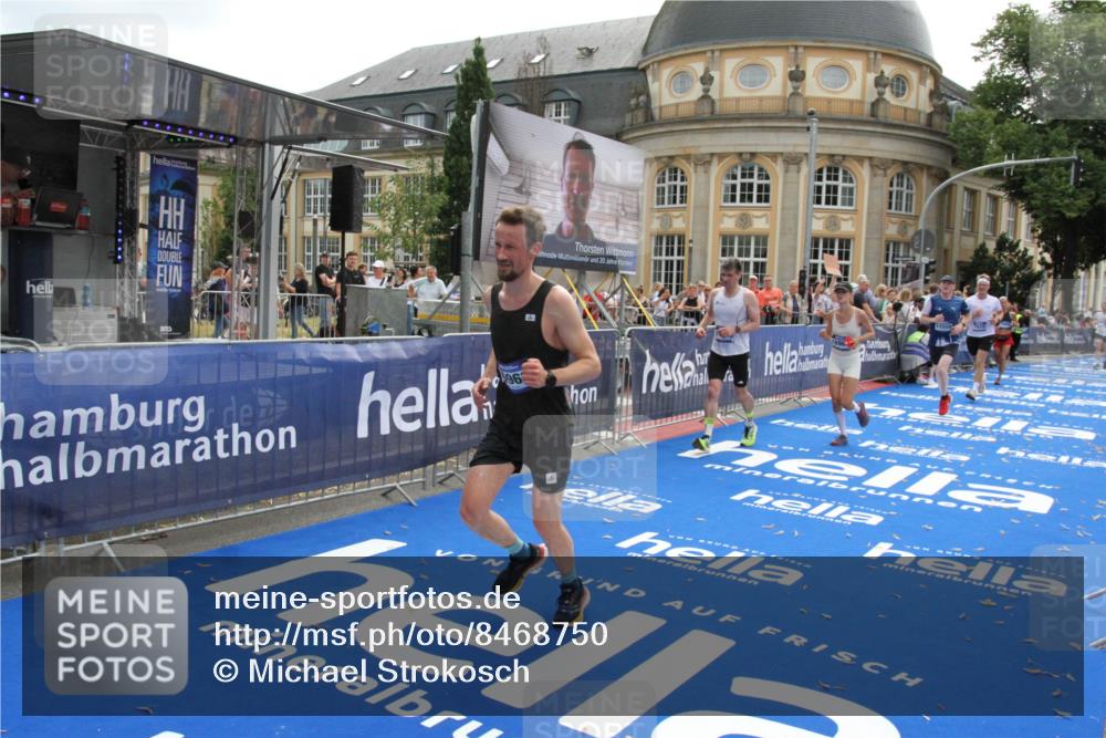 29.06.2025 - hella hamburg halbmarathon Michael Strokosch http://msf.ph/oto/8468750 29.06.2025 10:35:10 Ziel 4740, 7628, 7972, 8901, 11559, 14069, 16963, 16964, 17022 meine-sportfotos.de