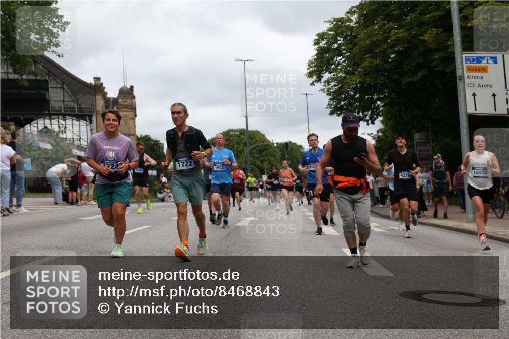 29.06.2025 - hella hamburg halbmarathon Yannick Fuchs http://msf.ph/oto/8468843 29.06.2025 10:57:30 20KM 1184, 1316, 1722, 1724, 1940, 1992, 2424, 3360, 4370, 5305, 5384, 5734, 6631, 7243, 7333, 8469, 8822, 9124, 9439, 9681, 10128, 10705, 10766, 10866, 11527, 11657, 11771, 12315, 12316, 12513, 13171, 13528, 13551, 14135, 14313, 14493, 15137, 15516, 15550, 16426, 16478, 16639, 16872, 17071, 17437, 17757, 17894, 18028, 18122, 18355 meine-sportfotos.de