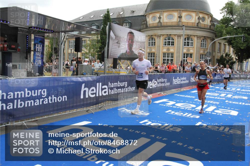 29.06.2025 - hella hamburg halbmarathon Michael Strokosch http://msf.ph/oto/8468872 29.06.2025 10:35:14 Ziel 4740, 7628, 11559, 12514, 14069, 15415, 16964, 17022 meine-sportfotos.de
