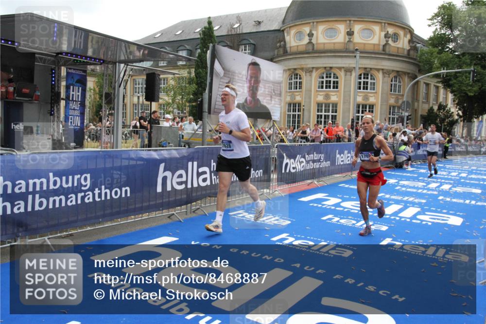 29.06.2025 - hella hamburg halbmarathon Michael Strokosch http://msf.ph/oto/8468887 29.06.2025 10:35:14 Ziel 4740, 7628, 11559, 12514, 14069, 15415, 16964, 17022 meine-sportfotos.de