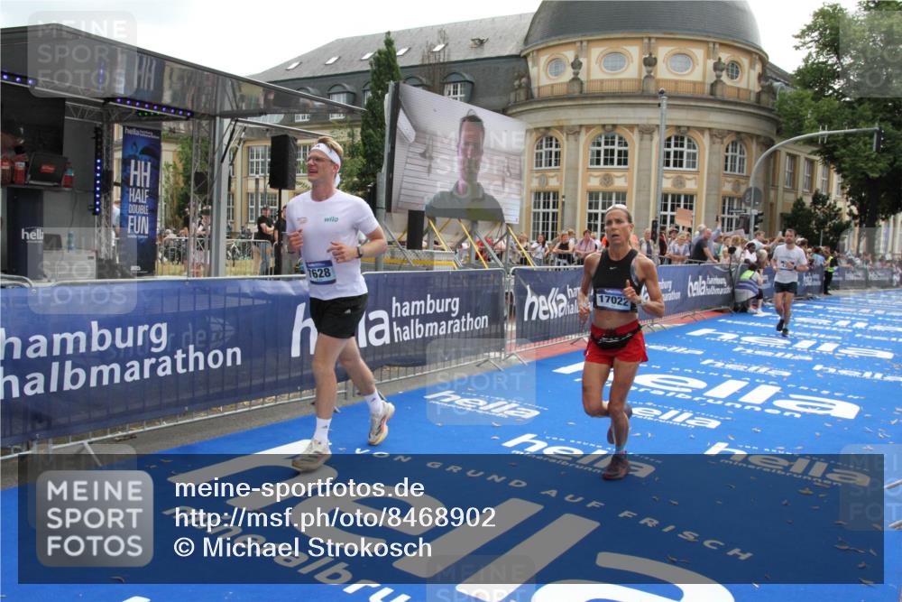 29.06.2025 - hella hamburg halbmarathon Michael Strokosch http://msf.ph/oto/8468902 29.06.2025 10:35:14 Ziel 4740, 7628, 11559, 12514, 14069, 15415, 16964, 17022 meine-sportfotos.de