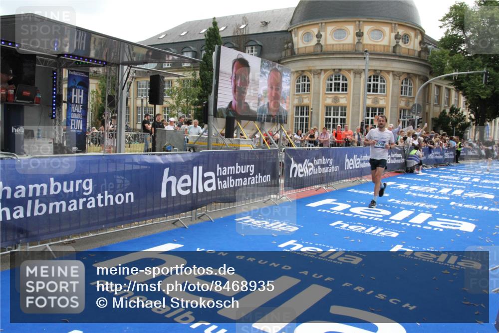 29.06.2025 - hella hamburg halbmarathon Michael Strokosch http://msf.ph/oto/8468935 29.06.2025 10:35:16 Ziel 4740, 7628, 7867, 12514, 15415, 17022 meine-sportfotos.de