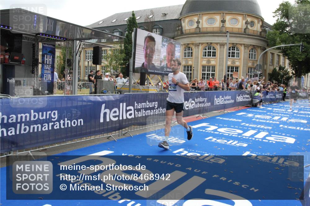 29.06.2025 - hella hamburg halbmarathon Michael Strokosch http://msf.ph/oto/8468942 29.06.2025 10:35:17 Ziel 4740, 7628, 7867, 12514, 13798, 15415, 15773, 17022 meine-sportfotos.de