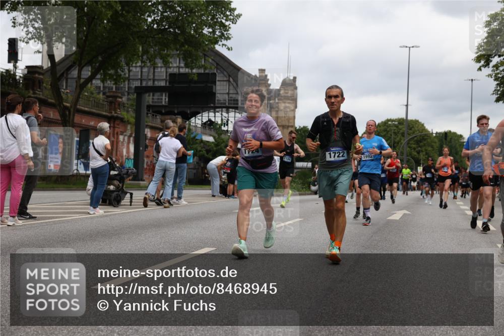29.06.2025 - hella hamburg halbmarathon Yannick Fuchs http://msf.ph/oto/8468945 29.06.2025 10:57:31 20KM 1184, 1316, 1722, 1724, 1940, 1992, 2424, 3360, 4370, 5305, 5384, 5734, 6631, 7243, 7290, 7333, 8469, 8822, 9124, 9439, 9681, 10128, 10705, 10766, 10866, 11527, 11657, 11771, 12315, 12316, 12513, 12662, 13171, 13528, 13551, 14135, 14313, 14493, 15137, 15516, 15550, 15897, 16426, 16478, 16639, 16872, 17071, 17437, 17757, 17894, 18028, 18122, 18355 meine-sportfotos.de
