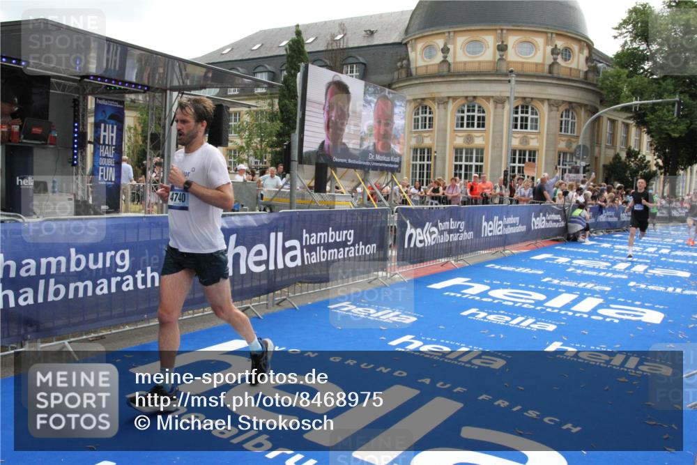 29.06.2025 - hella hamburg halbmarathon Michael Strokosch http://msf.ph/oto/8468975 29.06.2025 10:35:17 Ziel 4740, 7628, 7867, 12514, 13798, 15415, 15773, 17022 meine-sportfotos.de