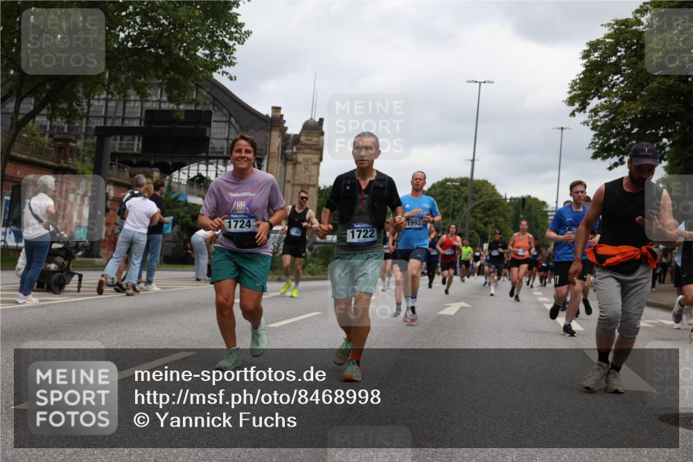 29.06.2025 - hella hamburg halbmarathon Yannick Fuchs http://msf.ph/oto/8468998 29.06.2025 10:57:31 20KM 1184, 1316, 1722, 1724, 1940, 1992, 2424, 3360, 4370, 5305, 5384, 5734, 6631, 7243, 7290, 7333, 8469, 8822, 9124, 9439, 9681, 10128, 10705, 10766, 10866, 11527, 11657, 11771, 12315, 12316, 12513, 12662, 13171, 13528, 13551, 14135, 14313, 14493, 15137, 15516, 15550, 15897, 16426, 16478, 16639, 16872, 17071, 17437, 17757, 17894, 18028, 18122, 18355 meine-sportfotos.de