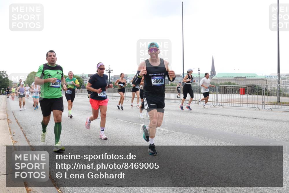 29.06.2025 - hella hamburg halbmarathon Lena Gebhardt http://msf.ph/oto/8469005 29.06.2025 10:32:49 Lombardsbrücke 2059, 15171, 19156, 7750, 3660, 1078, 1199, 1237, 1324, 1640, 1732, 2059, 2276, 2959, 3365, 3391, 3422, 3653, 3660, 3670, 3708, 3753, 3871, 4030, 4096, 4446, 4555, 4650, 4857, 5110, 5783, 5871, 5941, 6040, 6228, 6312, 6315, 6861, 7308, 7309, 7387, 7468, 7531, 7633, 7702, 7749, 7750, 7982, 8127, 8170, 8303, 8625, 8839, 8840, 8914, 8993, 9010, 9034, 9143, 9188, 9471, 9542, 9768, 10002, 10013, 10048, 10277, 11260, 11756, 12423, 12424, 14305, 14743, 15951 meine-sportfotos.de